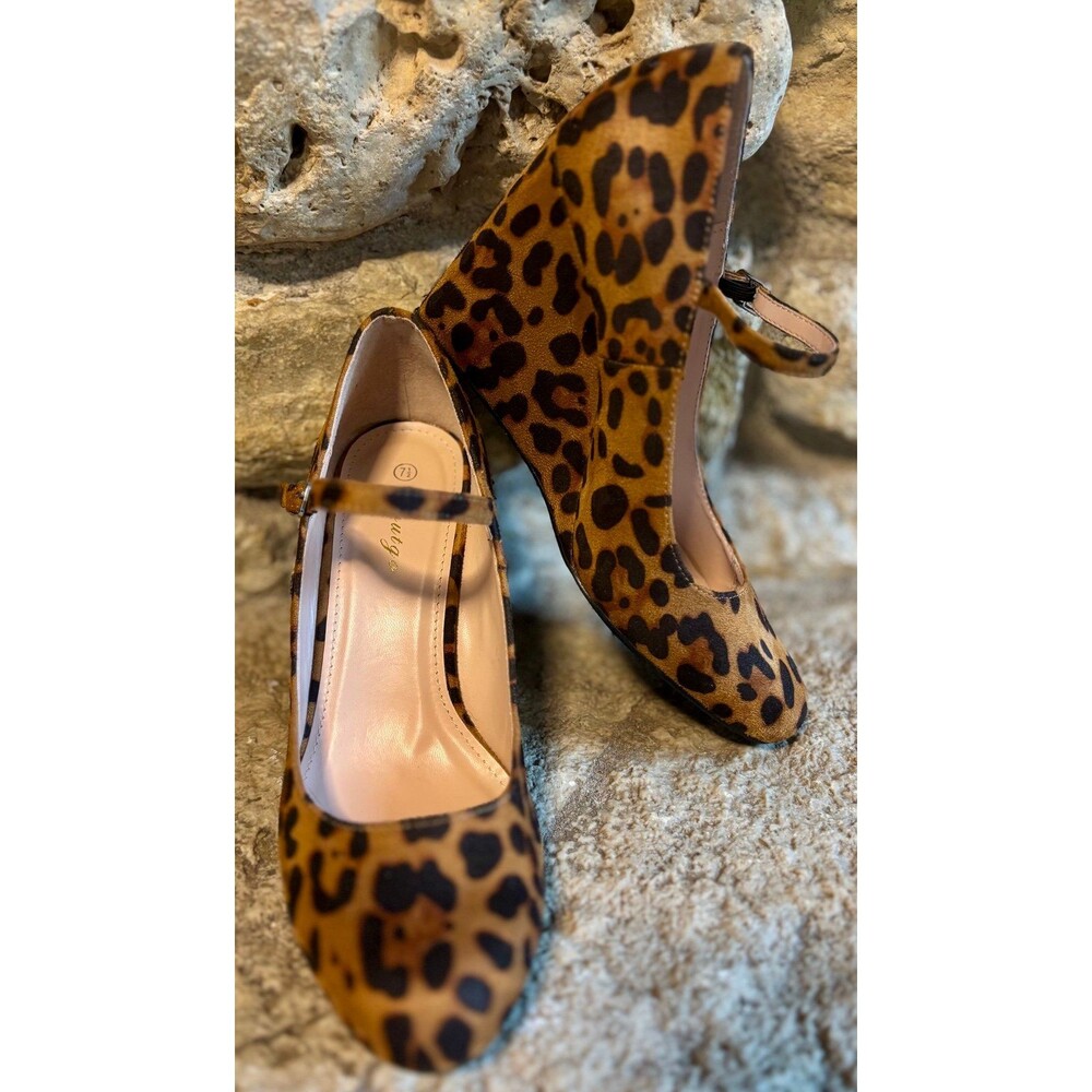 COUTGO Leopard High Wedge Mary Jane Faux Suede Round Toe Pumps 7.5